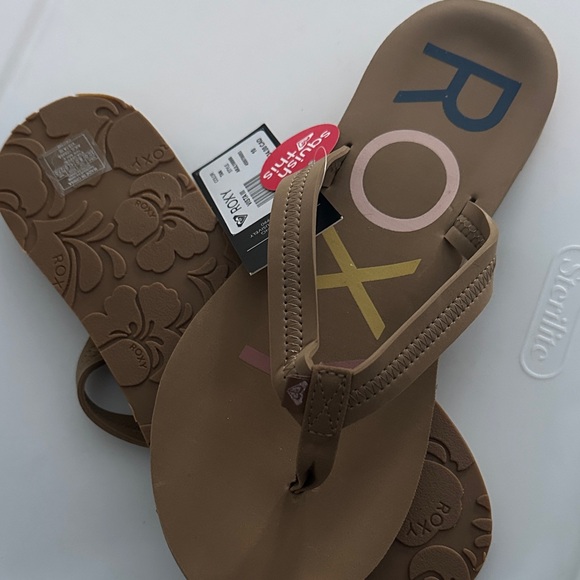 NWT Roxy Flip Flops - Picture 3 of 3